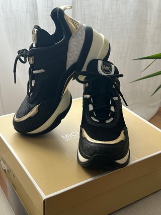 Zapatillas Michael Kors Negras y Doradas