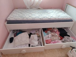 Cama nido y Mesita de noche blanca y colchon