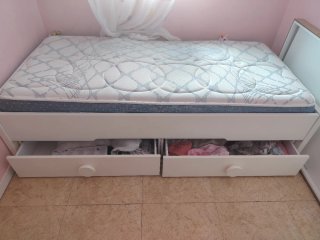 Cama nido y Mesita de noche blanca y colchon