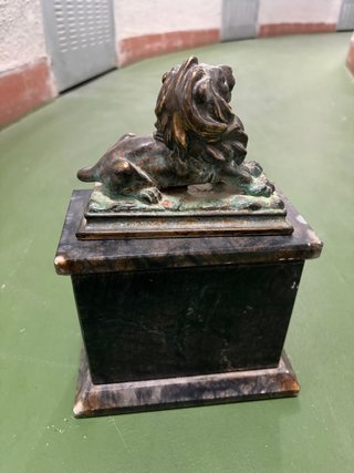 Soporte Mármol León Antiguo Reloj/Brújula