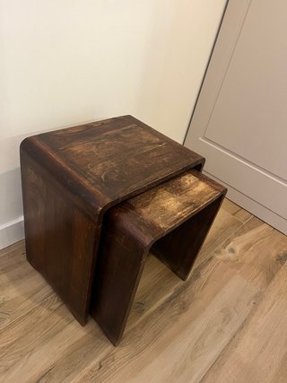 Set di due tavolini in legno massello