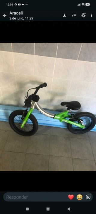 Bicicleta sin pedales verde