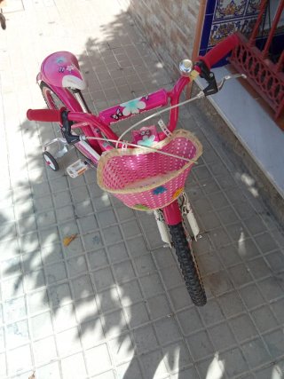 Bicicleta niña rosa con cesta