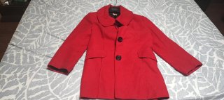 Chaqueta roja corta con botones