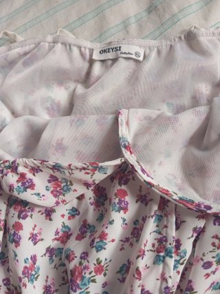 Mono de verano floral blanco
