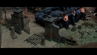Diorama militar con figura y bidones