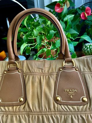 Borsa Tote Prada Beige in Pelle Piegato