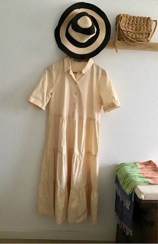 Vestido beige manga corta