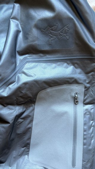 Chaqueta Arc'teryx Beta Negra y Azul