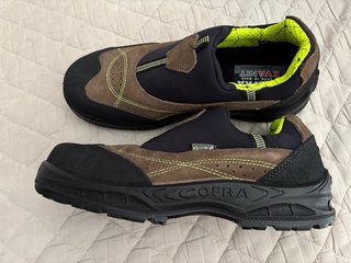 Zapatos de trabajo Cofra nuevos, talla 43