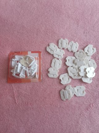 Protectores de enchufe blancos
