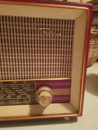 Radio Rema Vintage Marrón y Rojo