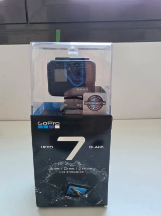 GoPro Hero 7 Black + Accesorios originales. Regalo