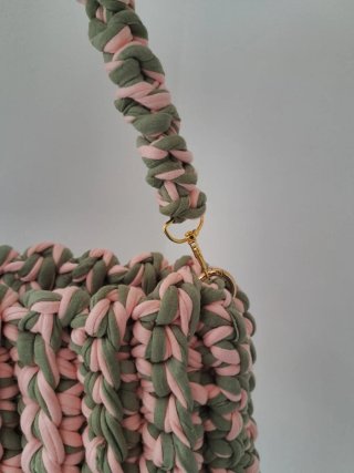 Bolso crochet rosa y verde con flor