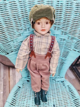 Muñeca de porcelana niño vintage