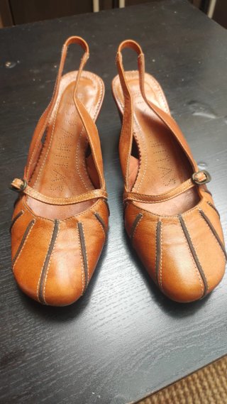 Zapatos destalonados piel marrón T.36