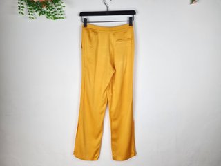 color azafrán Marca Massimo Dutti