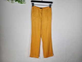 color azafrán Marca Massimo Dutti