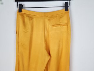 color azafrán Marca Massimo Dutti