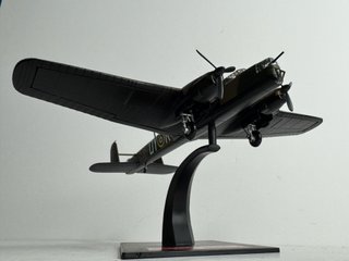 Bombardero Armstrong Whitworth Whitley 1/144