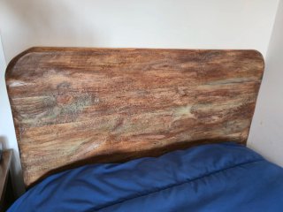Cabecero artesanal de pino · pieza única