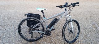 Bicicleta de montaña CONOR con sistema eléctrico.
