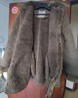 Abrigo verde militar con pelo