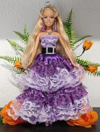 Barbie 2005 Princesa Morada
