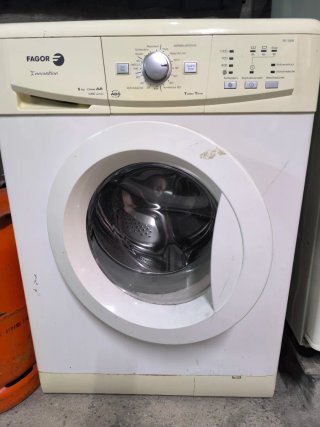Lavadora Fagor 5kg AA 1000 lleva parada un año.