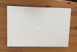 Ordenador portátil ASUS plateado