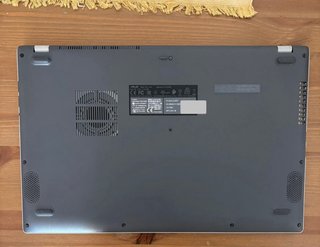 Ordenador portátil ASUS plateado
