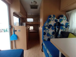 Autocaravana capuchina Ford
