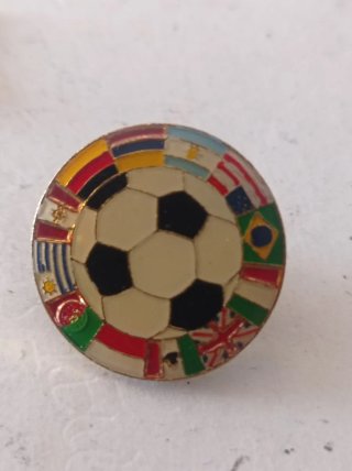 Lote de 7 Pins Variados: Futebol, Política, Políci