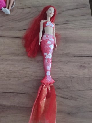Barbie Sirena con cola brillante