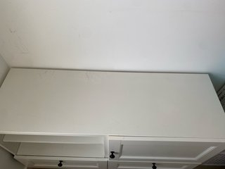 Mueble de salón blanco