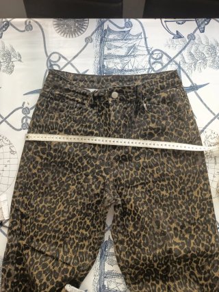 Pantalón estampado leopardo mujer
