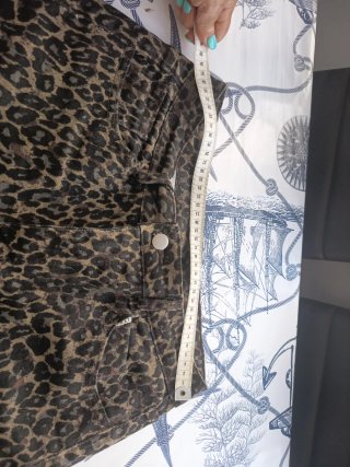 Pantalón estampado leopardo mujer