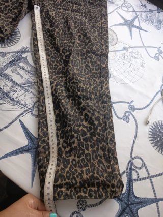 Pantalón estampado leopardo mujer