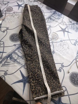 Pantalón estampado leopardo mujer
