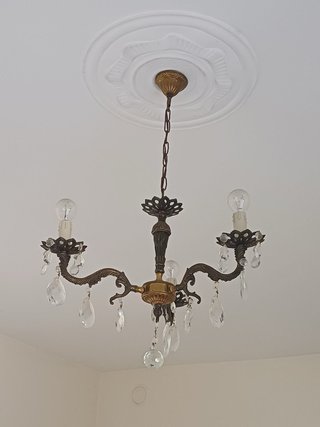 Lampadario vintage in metallo e vetro