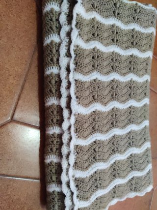 Manta lana tejida a mano beige y blanco