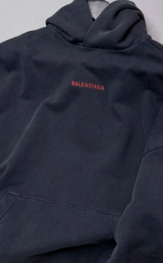 Sudadera Balenciaga Negra con Logo Rojo