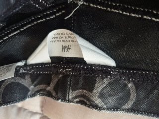 Pantalones vaqueros chica con flores  de H&M.