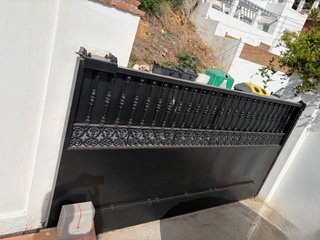 Puerta Garaje Corredera Hierro Negra. 336 x 172 cm
