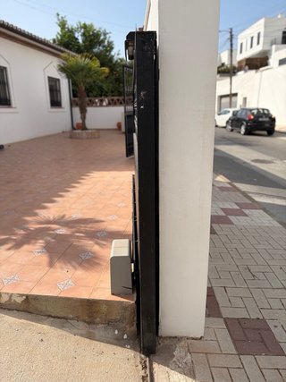 Puerta Garaje Corredera Hierro Negra. 336 x 172 cm