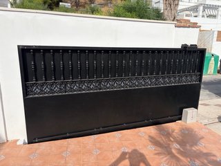 Puerta Garaje Corredera Hierro Negra. 336 x 172 cm