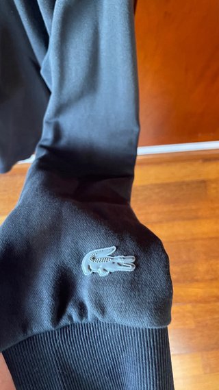 Sudadera Lacoste Negra con Logo Rojo