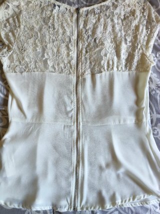 Blusa blanca con encaje