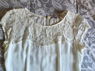 Blusa blanca con encaje