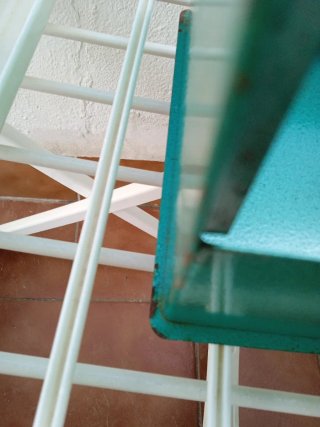 Caja metálica pequeña con llave